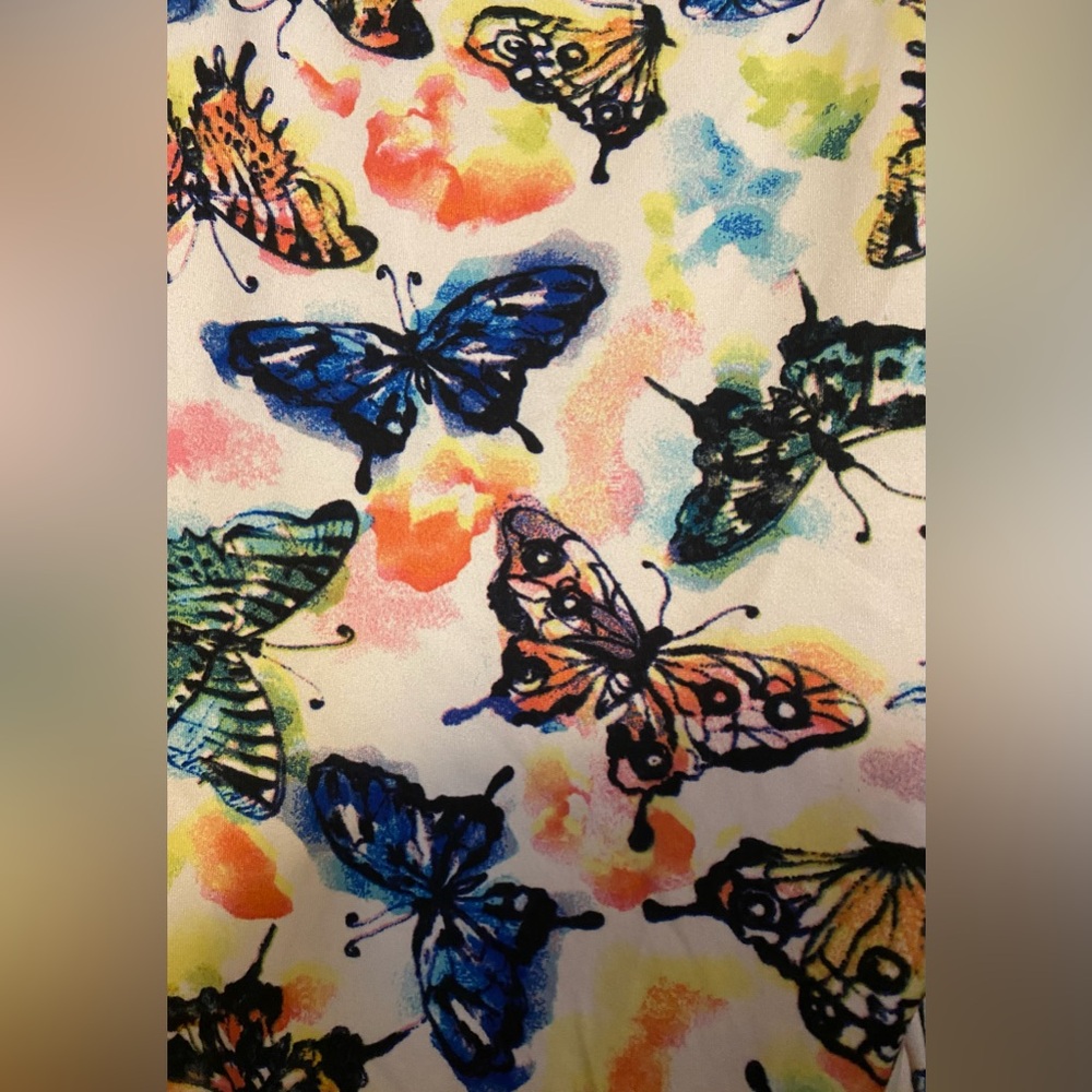 Butterfly pattern ruched side body con midi dress - Picture 4 of 9